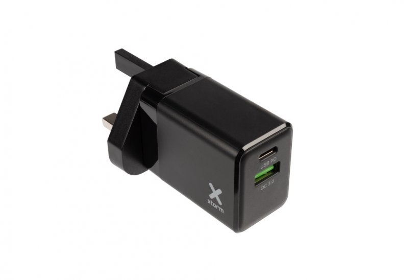 XTORM XA021U Volt Travel Bundle Světová nabíječka USB a USB-C 20W s USB-C kabelem 1m, černá