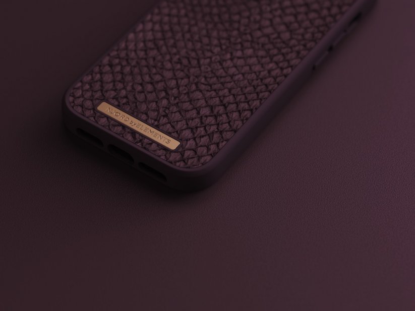 NJORD Salmon Leather MagSafe Odolný kryt z lososí kůže pro iPhone 14 Pro Max, rezavě červený