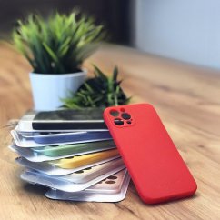 WOZINSKY Color Case Silikonový odolný a pružný kryt pro iPhone 13 Pro, červený