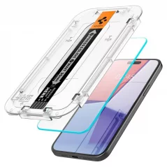 SPIGEN EZ Fit Ochranné sklo 2.5D FULL-COVER 0.3mm pro iPhone 15, montážní rámeček, 1ks