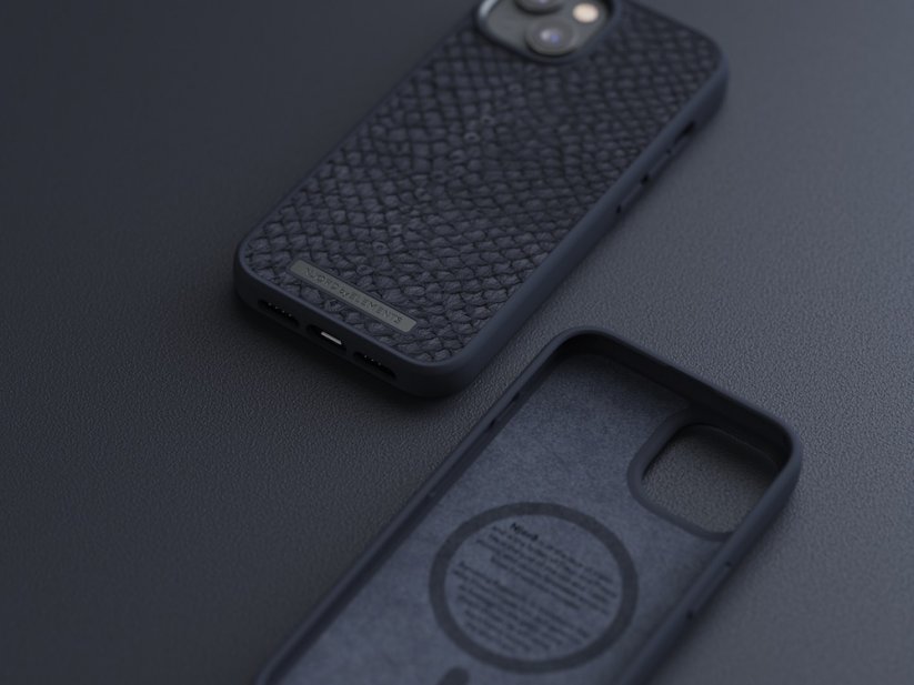NJORD Salmon Leather MagSafe Odolný kryt z lososí kůže pro iPhone 14/15, tmavě šedý