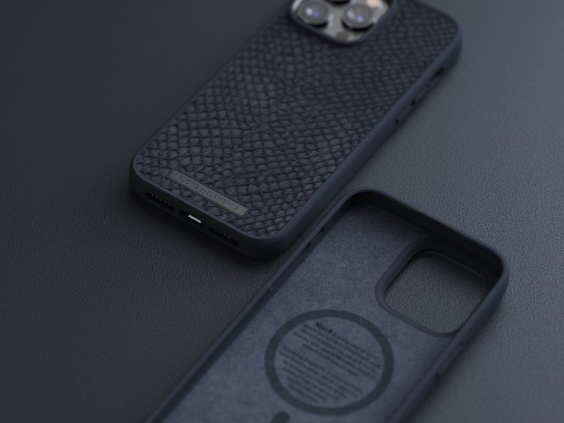 NJORD Salmon Leather MagSafe Odolný kryt z lososí kůže pro iPhone 14 Pro Max, tmavě šedý